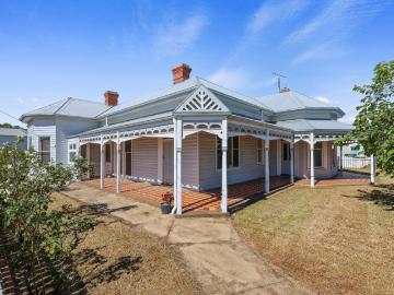 Large period home in central Mortlake