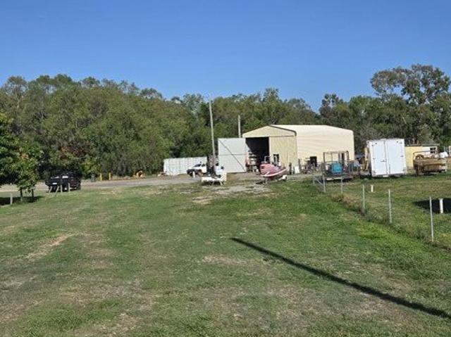 Large Powered Shed with Dual Access on an Acre Block!