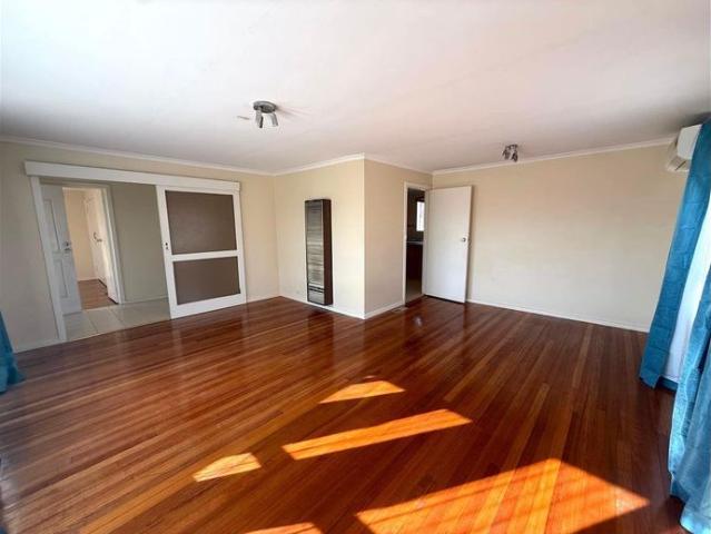 LARGE PROPERTY IN QUIET AREA!