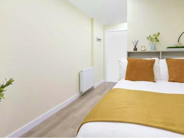Large Premium Studio