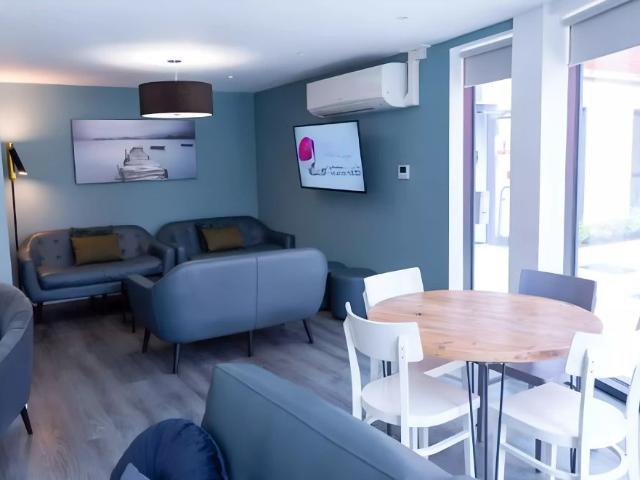 Large Premium Studio