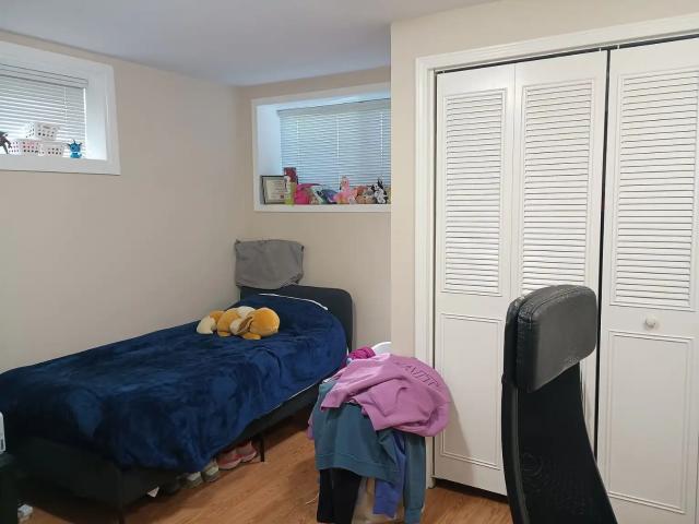 Large Private Bedroom for Rent – Banff Trail NW Calgary – $650/month Util. Inc