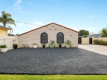 Large private 3 Bedroom Unit