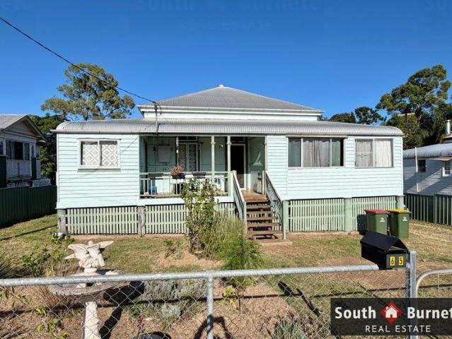 Large Queenslander in a Prime Location
