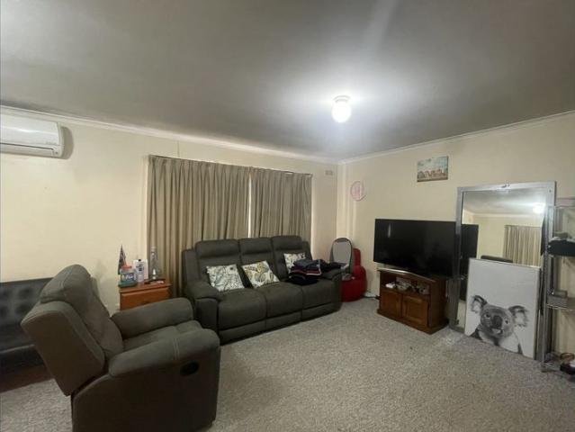 LARGE QUIET 2 BEDROOM