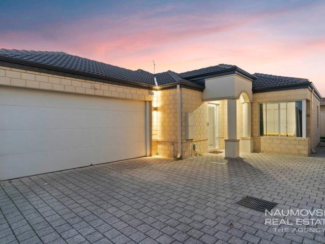 LARGE REAR VILLA!