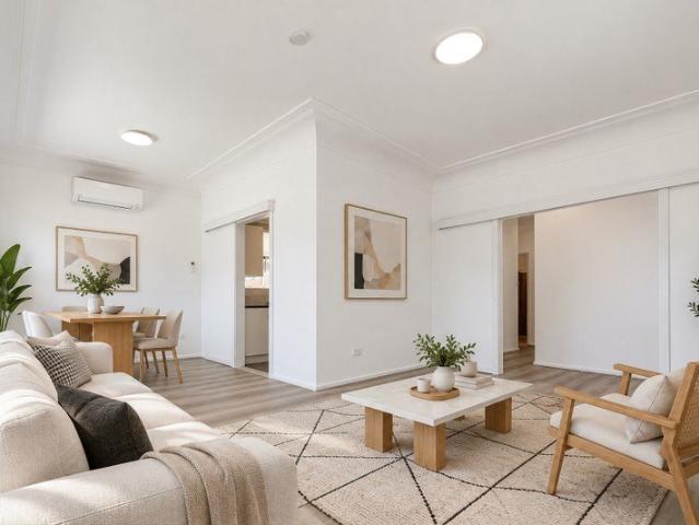 LARGE REDECORATED AND FRESHLY PAINTED FAMILY HOME