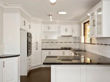Large refurbished 4 x 1 family home with below ground pool and close to shops