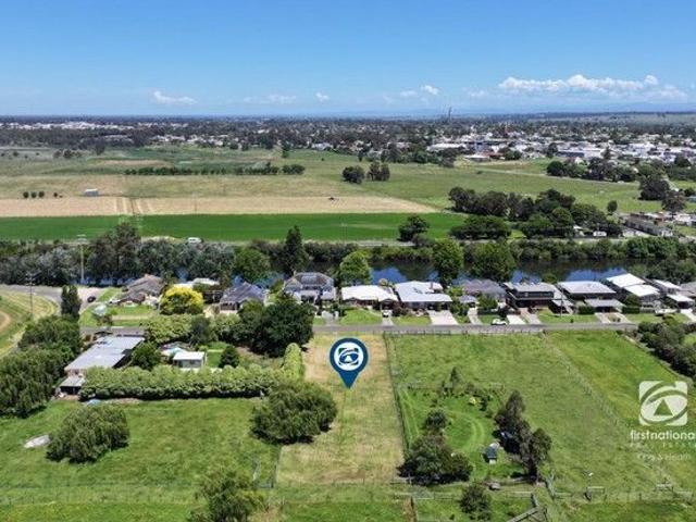 LARGE RESIDENTIAL ALLOTMENT, RIVER CLOSE