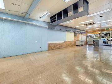 LARGE RETAIL SHOP