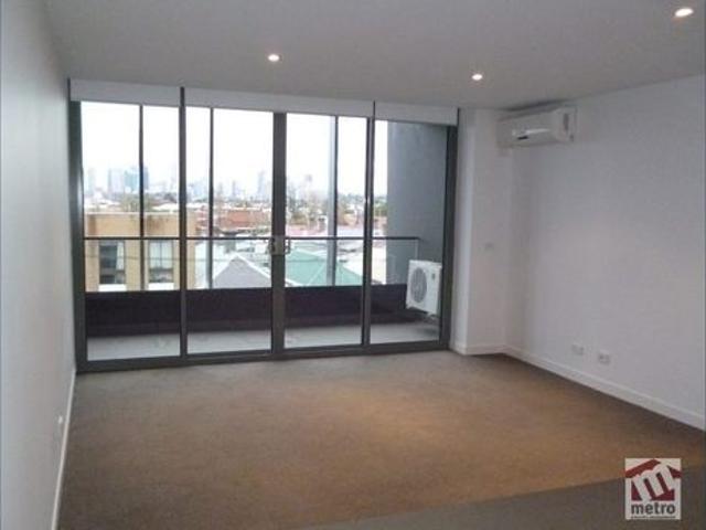 LARGE ROOFTOP COMMON AREA!