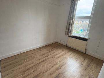 Large room for rent bills included
