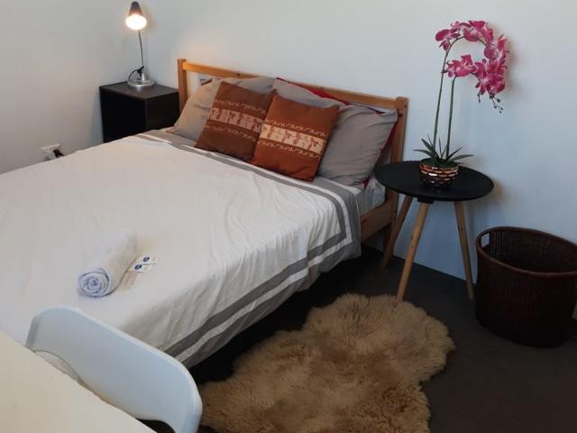 LARGE ROOM IN NEWISH DOUBLE STOREY HOUSE. TOP LOCALE, WALK TO EVERYTHING !