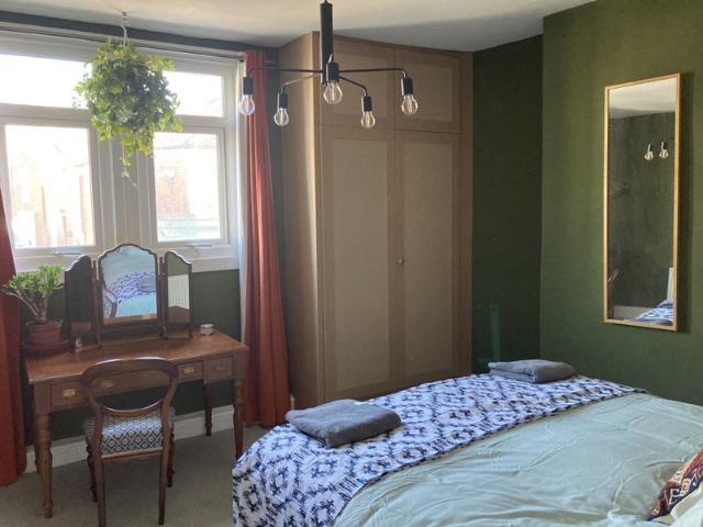 Large room in a 2 bed flat on North Street