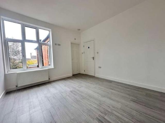 Large Rooms To Rent Fully Furnished, CV1