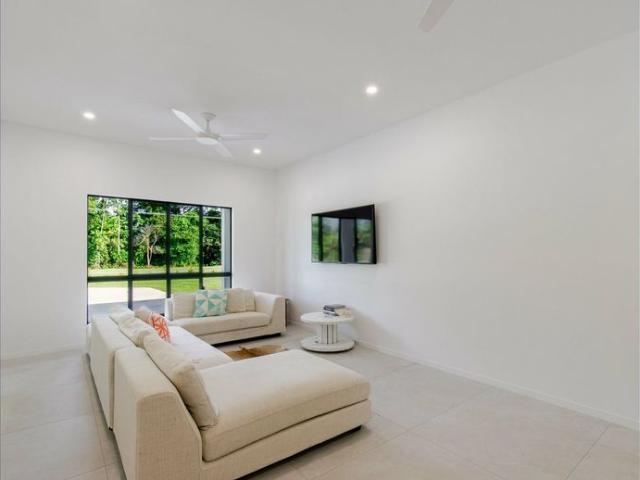 LARGE RURAL RETREAT