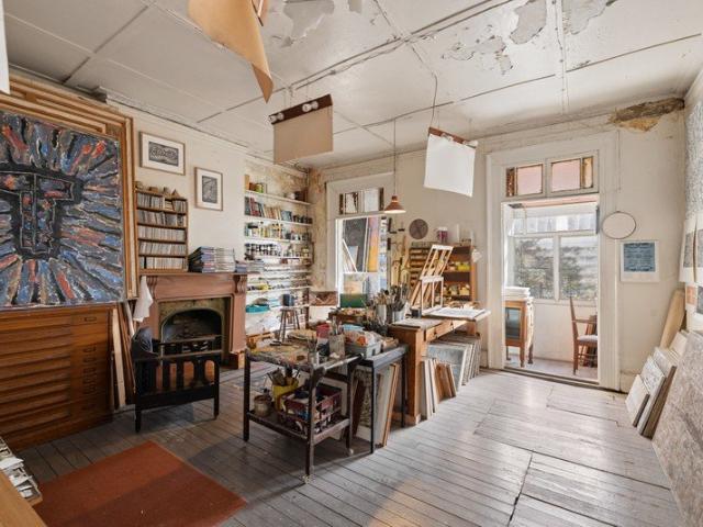 Large scale 3 level home / compelling renovation potential