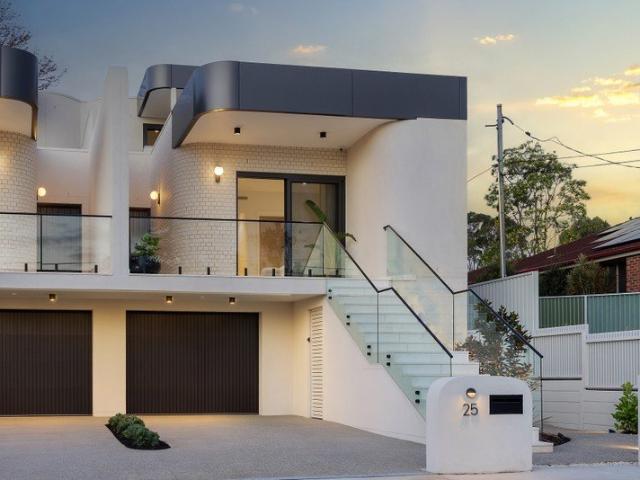 Large Scale Architectural Family Residence