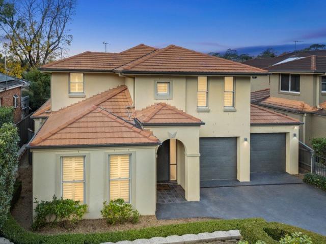 Large scale family living impresses with village heart convenience