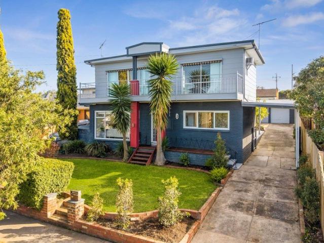 Large Scale Family Living in a Proven Growth Pocket 5 Bedrooms & Multiple Living