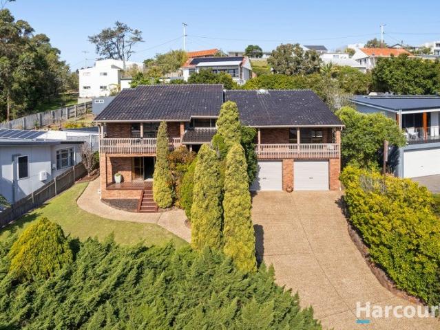 Large Scale Family Living with Abundant Garaging, Minutes to the Beach