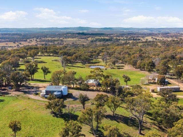 Large scale rural holding in the popular Murrumbateman to Canberra corridor