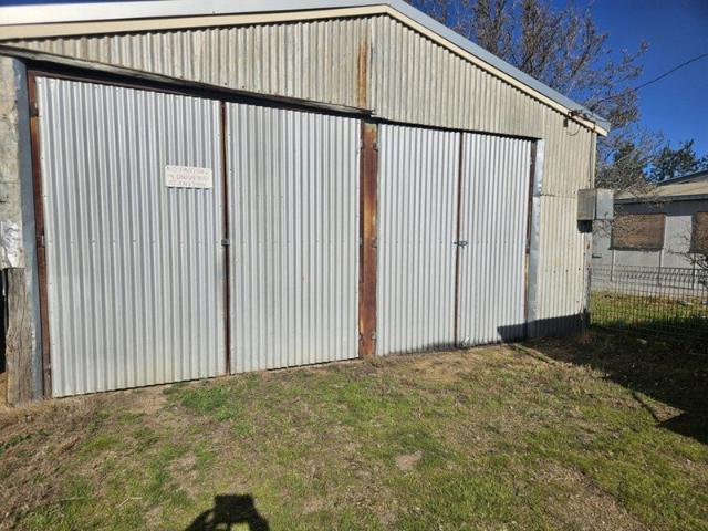 LARGE SHED FOR STORAGE OR TRADIE