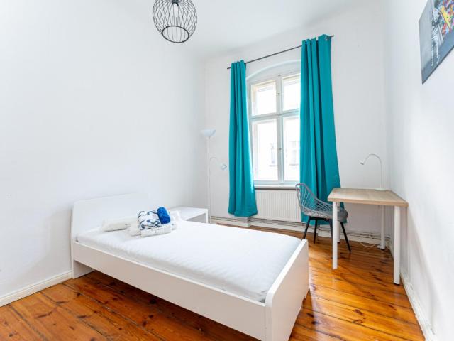 Large single bedroom in Prenzlauer Berg