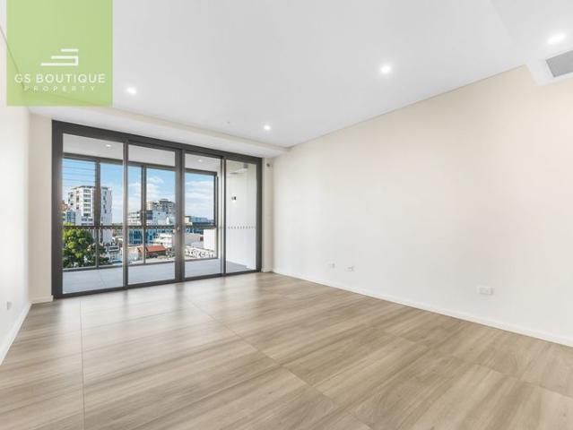 Large size 2 Bedroom Apartment, close to the station