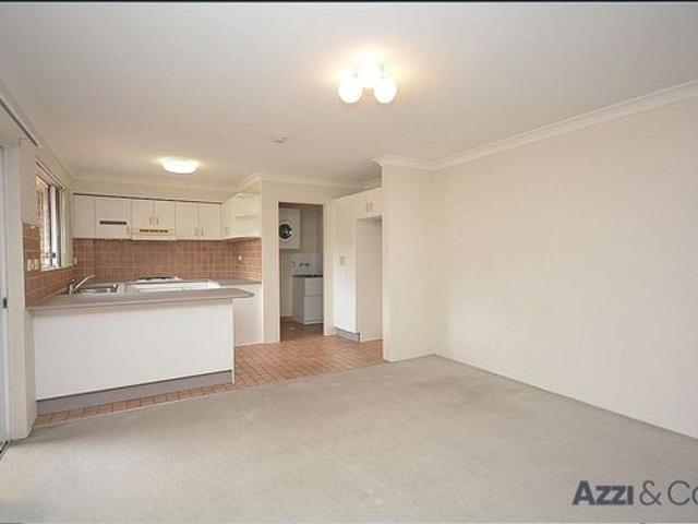LARGE & SPACIOUS 2 BEDROOM UNIT