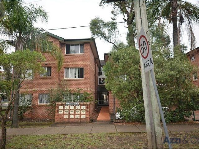 LARGE & SPACIOUS 2 BEDROOM UNIT