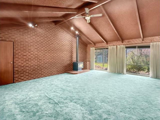 Large Spacious Family Living with Rural Charm