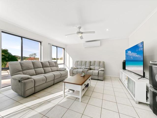 LARGE SPLIT LEVEL TOWNHOUSE
