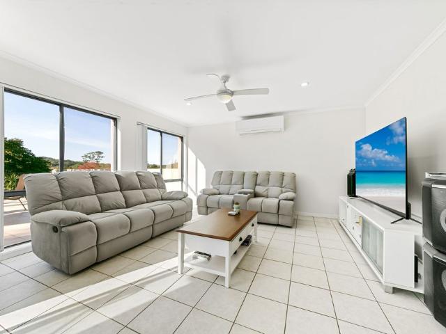 LARGE SPLIT LEVEL TOWNHOUSE