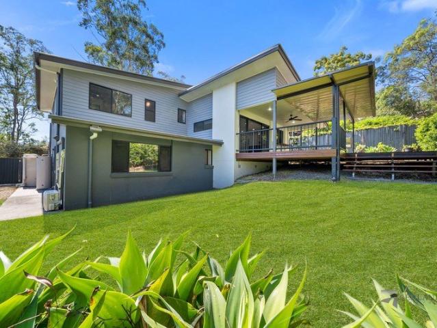 LARGE SPLIT LEVEL HOME IN PRIME MOUNT COTTON LOCATION
