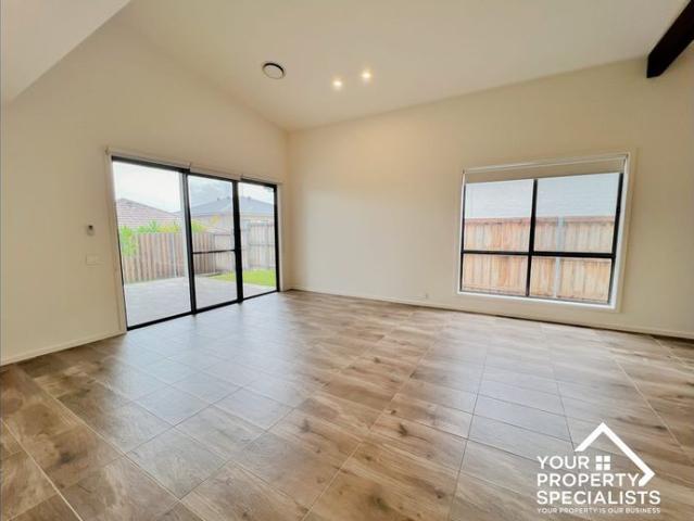 Large split level homes located metres from Gledswood Hills Country Club