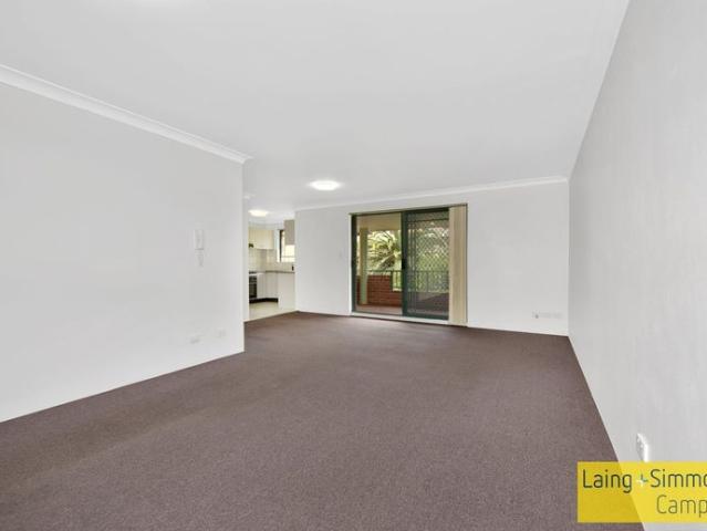 LARGE Street Facing Unit With Garage, Close To Train Station