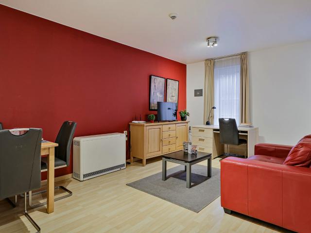 Large Studio Apartment Ideally Located in the European Quarter
