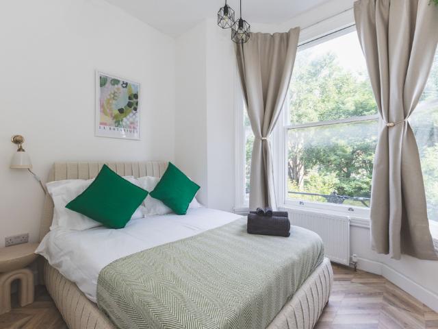 Large Studio flat Highbury GREAT location 02