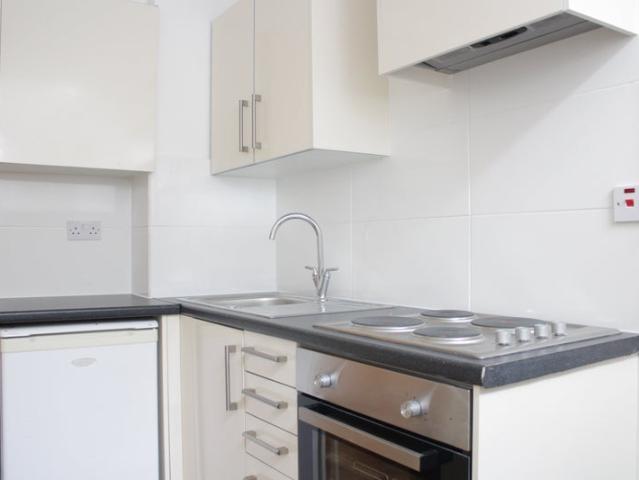 Large Studio Flat in Kensington