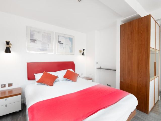 Large Studio Flat South Kensington & Chelsea
