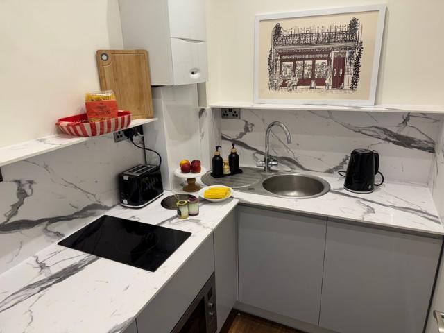 Large studio in Earl’s Court zone 1