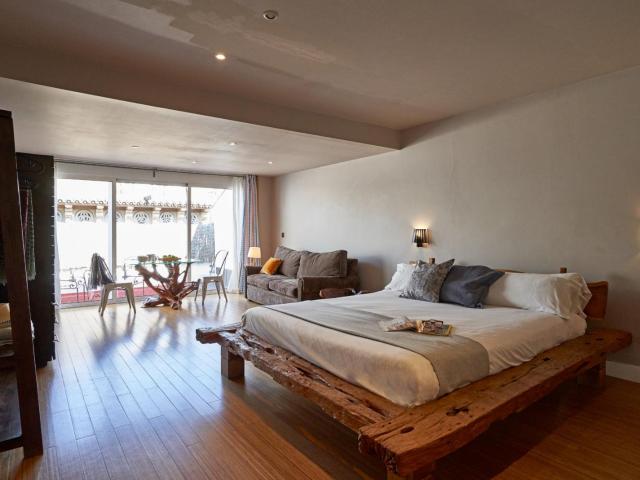 Large studio in El Barri Gotic