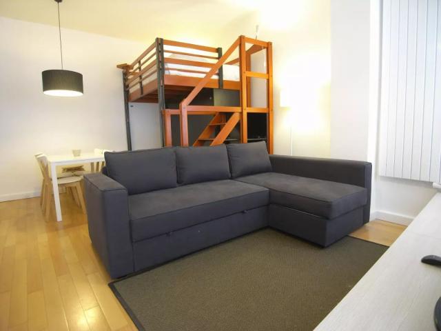 Large studio on commercial street