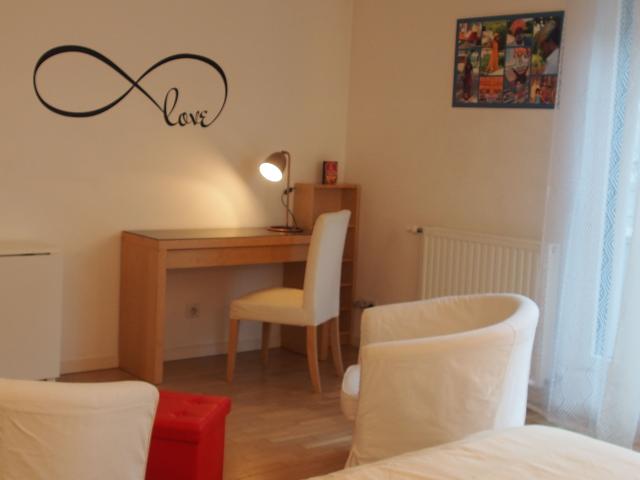 Large studio with balcony and large shower room, fully equipped in a quiet area