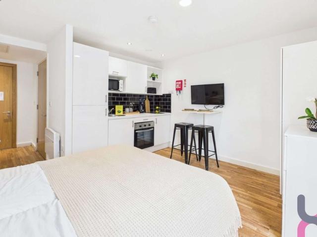 Large studio to let in Liverpool