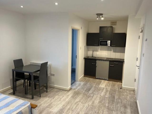 Large studio to rent in Borehamwood