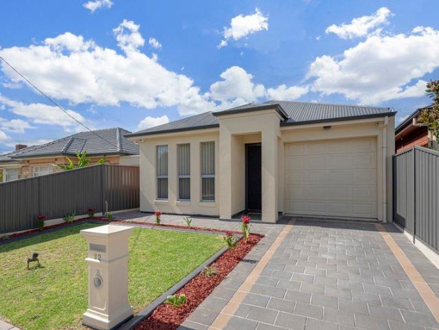 Large Stunning Home in Fantastic Location