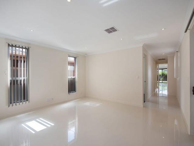 Large Stunning Home in Fantastic Location