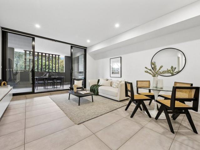 Large stylish apartment offers sunlit entertainer